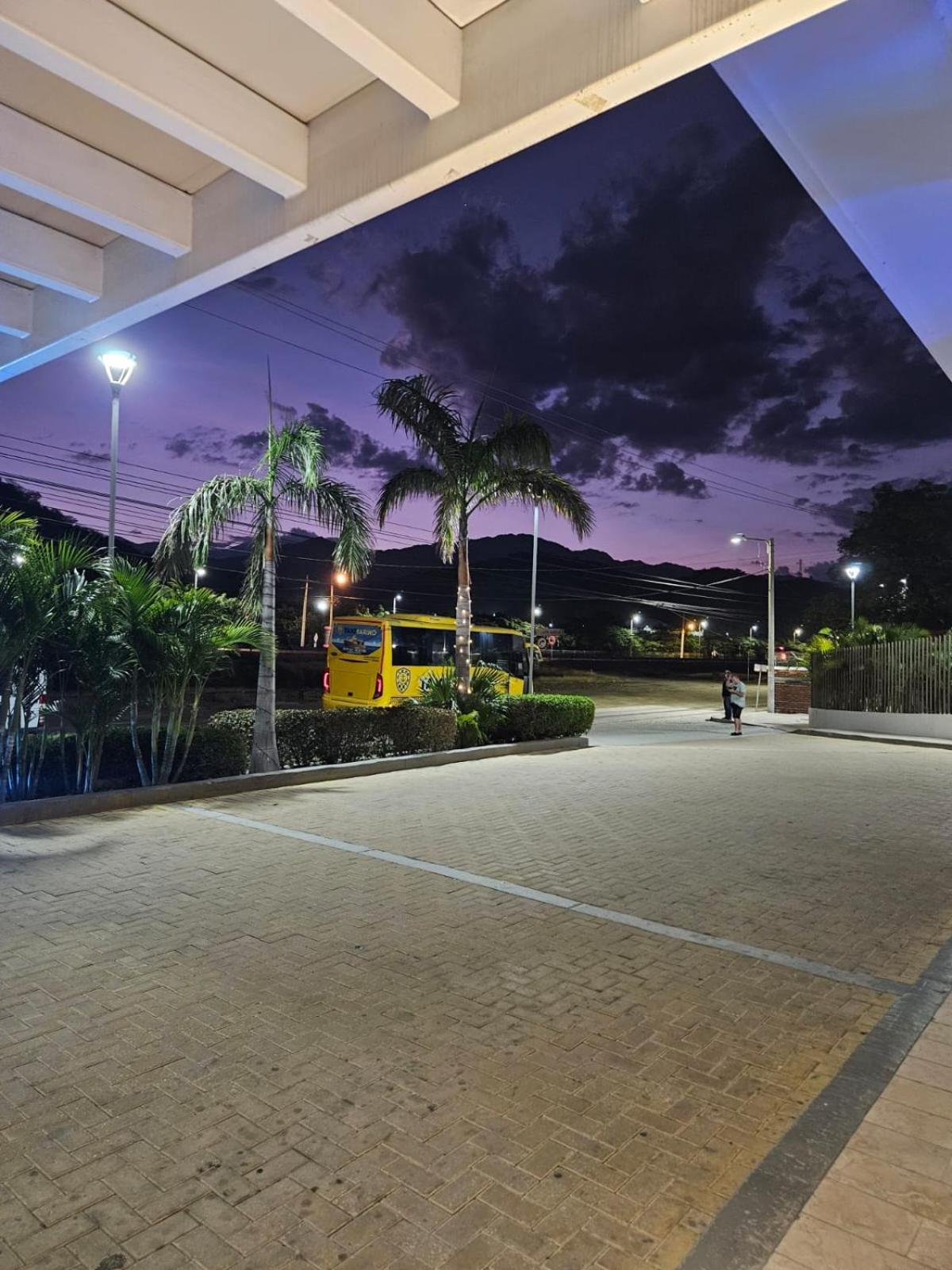 Apartamento en piso 20 con vista espectacular al mar, Sierra Nevada y Jardín privado en Santa Marta Exterior foto
